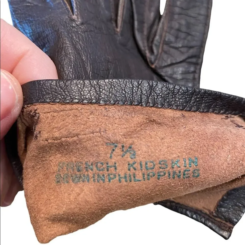 Vintage Chocolate Brown Gloves Size 7.5 Kidskin Leather Tiny button trim